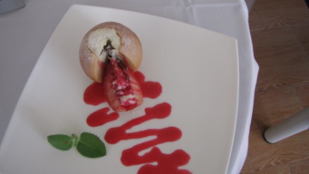 «Здоровое питание как образ жизни» - под таким лозунгом студенты Амурского колледжа сервиса и торговли соревновались в приготовлении блюд здорового питания