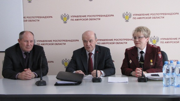 Заместитель руководителя Федеральной службы по надзору в сфере защиты прав потребителей и благополучия человека Б.П.Кузькин провел совещание в Управлении Роспотребнадзора по Амурской области.