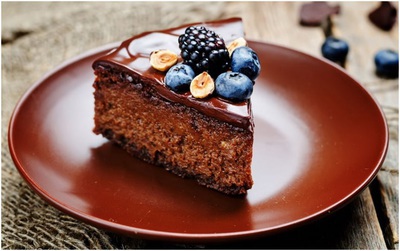 Побалуемся тортиком?