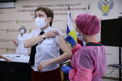 Сотрудники Управления Роспотребнадзора по Амурской области вакцинировались от COVID-19 