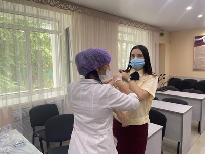 Сотрудники Управления Роспотребнадзора по Амурской области и ФБУЗ «Центр гигиены и эпидемиологии в Амурской области ревакцинировались от COVID-19