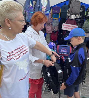 Роспотребнадзор консультирует потребителей на «Школьной ярмарке»