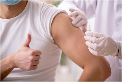 Готовимся к вакцинации: что нельзя есть и пить до и после