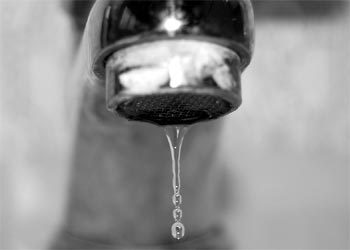 Верховный суд Российской Федерации подтвердил, что лицом ответственным за предоставление потребителям коммунальной услуги «водоснабжение»  надлежащего качества является управляющая компания 