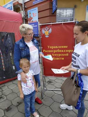 Роспотребнадзор продолжает консультировать население на «Школьных Ярмарках»