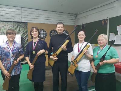 Сотрудники Роспотребнадзора заняли все призовые места среди женщин по пулевой стрельбе в городе Белогорск